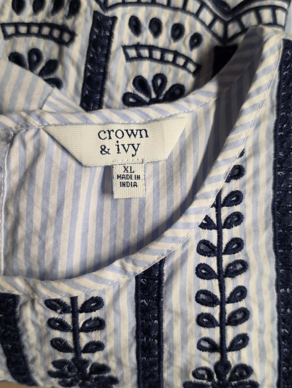 crown & ivy STRIPED EMBROIDERED PEASANT TOP